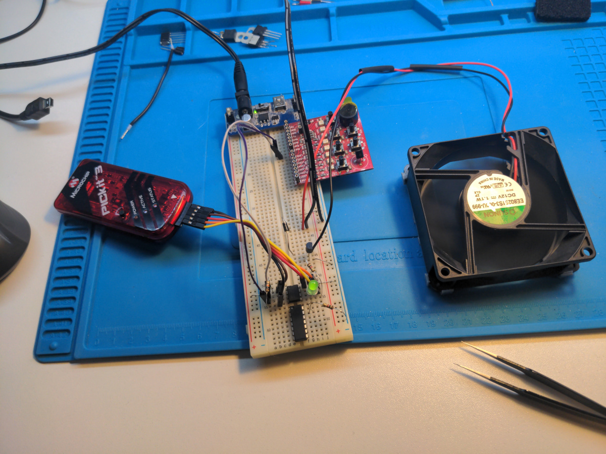 Breadboard prototype with programmer